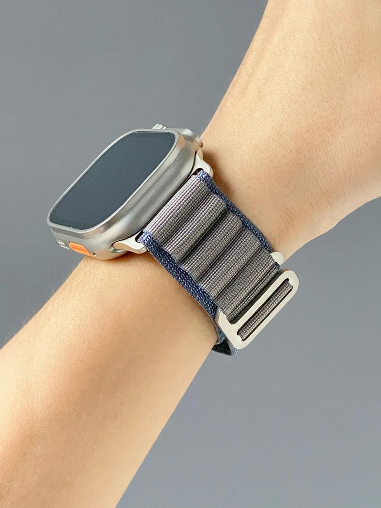 Alpine Loop Armband – Apple Watch Ultra & Series 7–11, alle Größen – Produktfoto